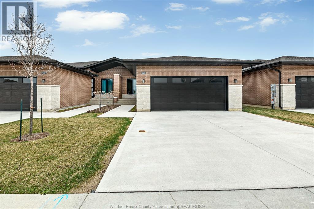 658 LILY MAC BOULEVARD, Windsor, Ontario, N9E0B1 — Photo 2