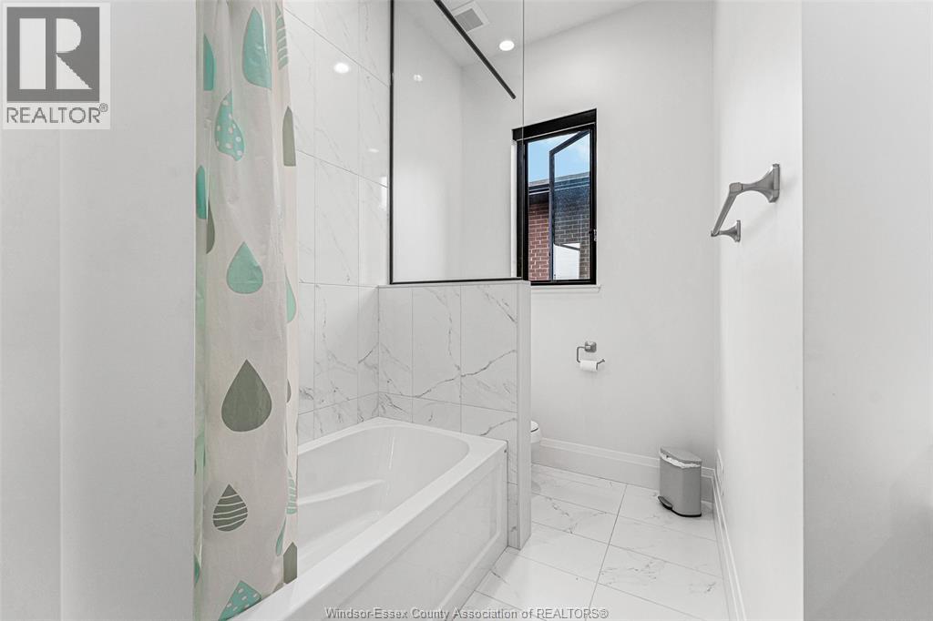 658 LILY MAC BOULEVARD, Windsor, Ontario, N9E0B1 — Photo 29