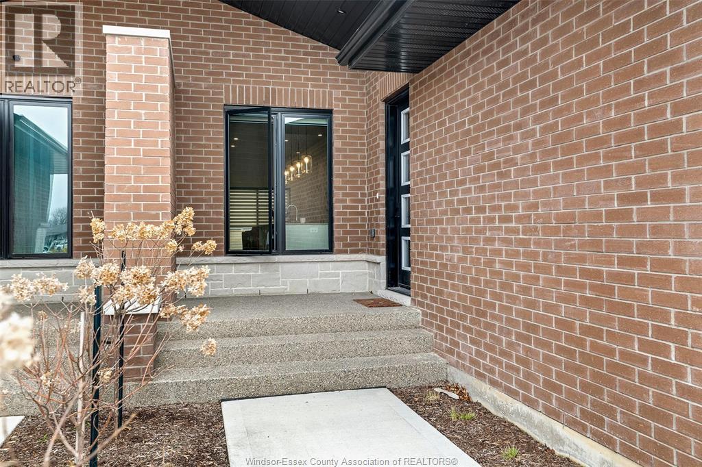 658 LILY MAC BOULEVARD, Windsor, Ontario, N9E0B1 — Photo 4