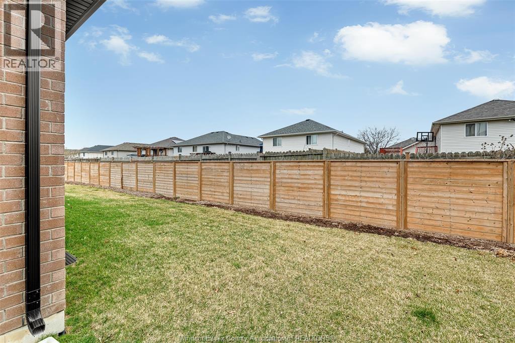 658 LILY MAC BOULEVARD, Windsor, Ontario, N9E0B1 — Photo 6