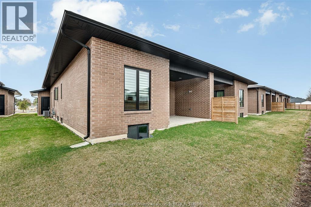 658 LILY MAC BOULEVARD, Windsor, Ontario, N9E0B1 — Photo 7