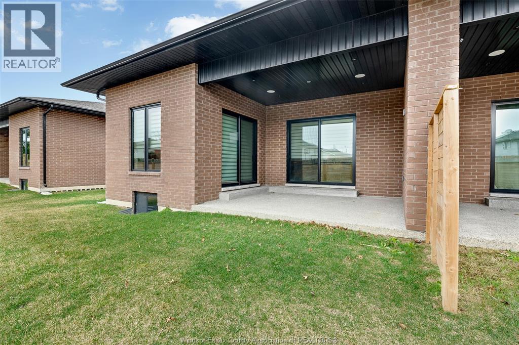 658 LILY MAC BOULEVARD, Windsor, Ontario, N9E0B1 — Photo 8