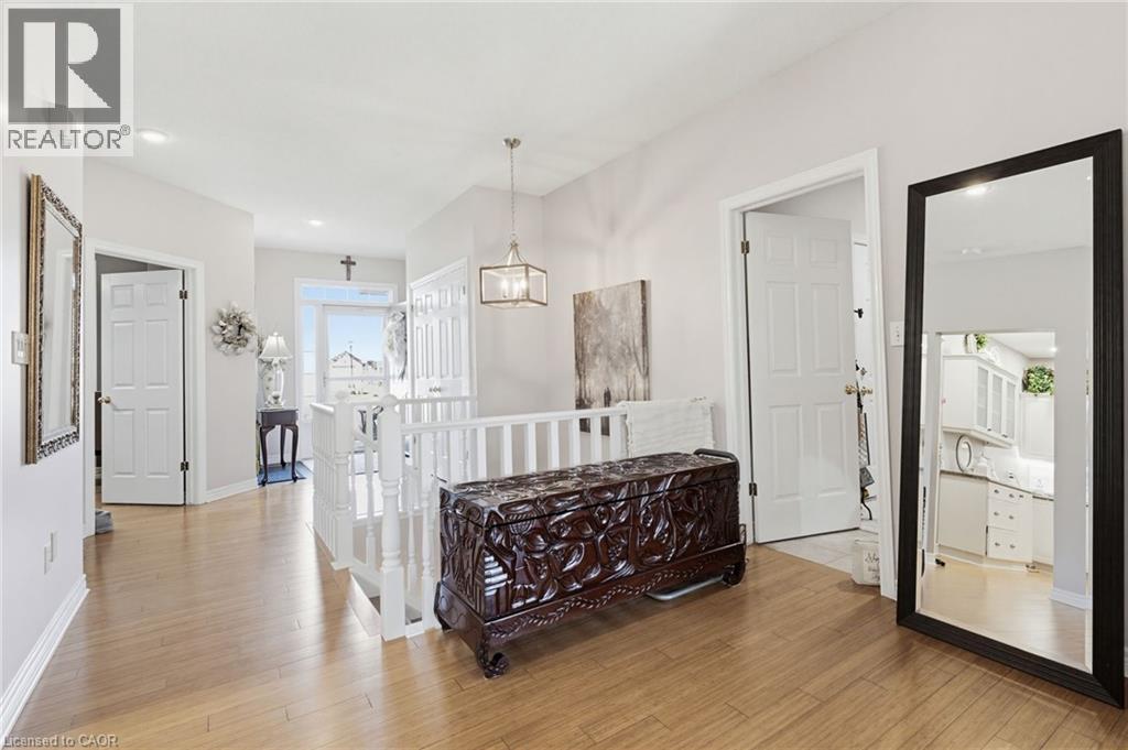 87 TWENTYPLACE Boulevard, Hamilton, Ontario, L8G3G8 — Photo 3