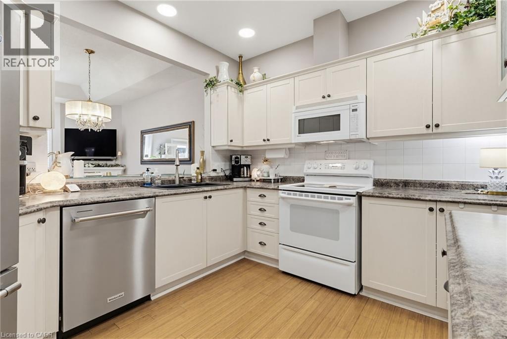 87 TWENTYPLACE Boulevard, Hamilton, Ontario, L8G3G8 — Photo 5