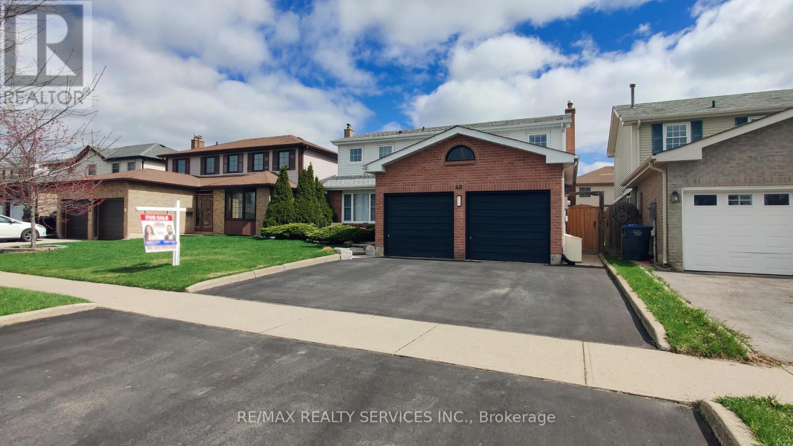 49 MIKADO CRESCENT, Brampton (Central Park), Ontario, L6S3R5 — Photo 2