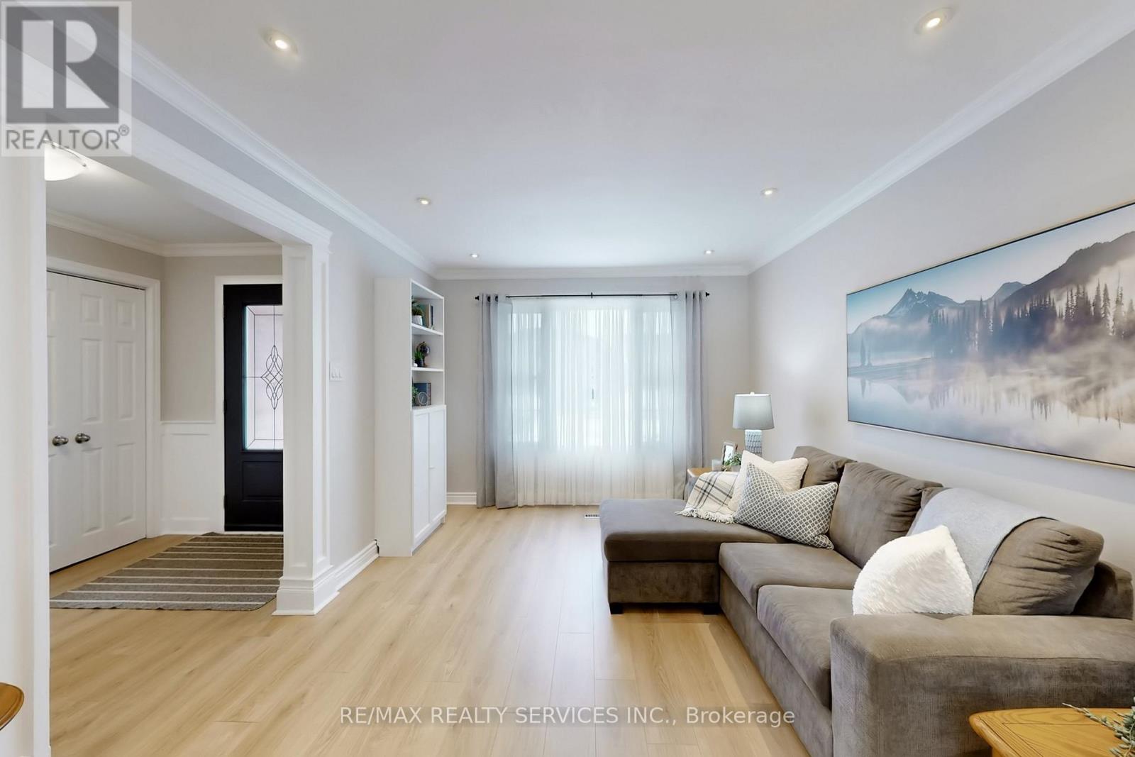 49 MIKADO CRESCENT, Brampton (Central Park), Ontario, L6S3R5 — Photo 6