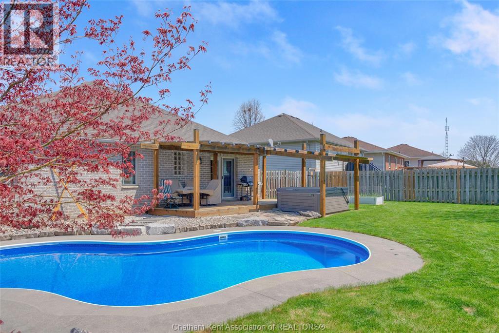 8 Windfield CRESCENT, Chatham, Ontario, N7L5L2 — Photo 6