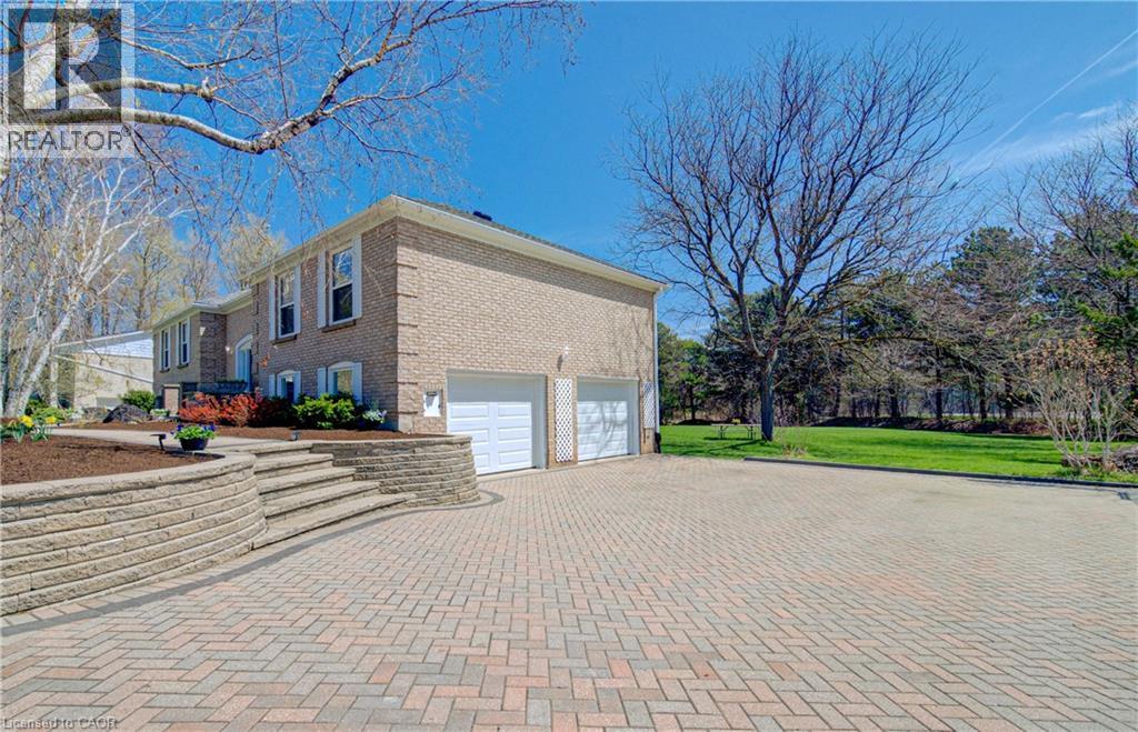 395 WARRINGTON Drive, Waterloo, Ontario, N2L2P7 — Photo 3