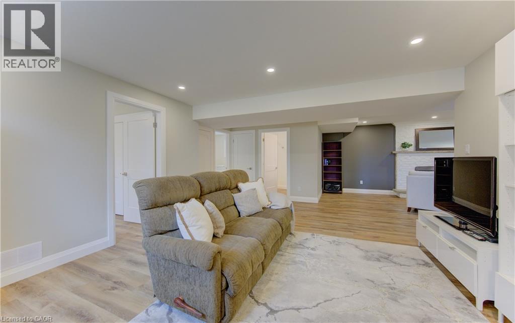 395 WARRINGTON Drive, Waterloo, Ontario, N2L2P7 — Photo 36