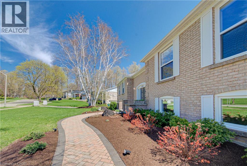 395 WARRINGTON Drive, Waterloo, Ontario, N2L2P7 — Photo 5