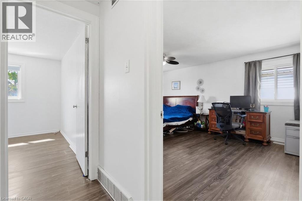 48 TAMVALE Crescent, Kitchener, Ontario, N2E3K7 — Photo 15