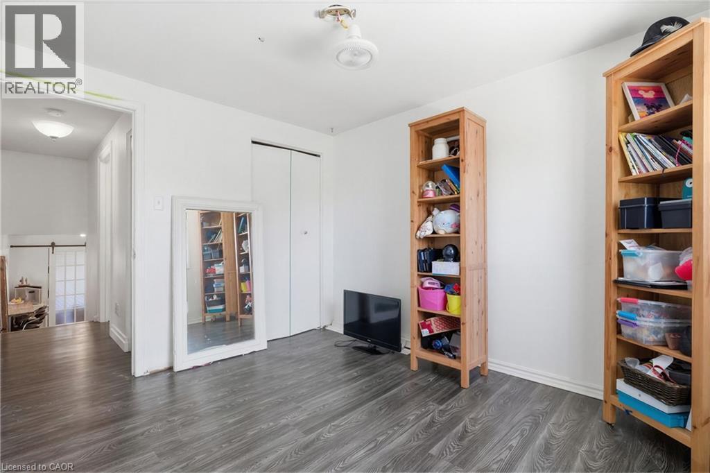 48 TAMVALE Crescent, Kitchener, Ontario, N2E3K7 — Photo 17