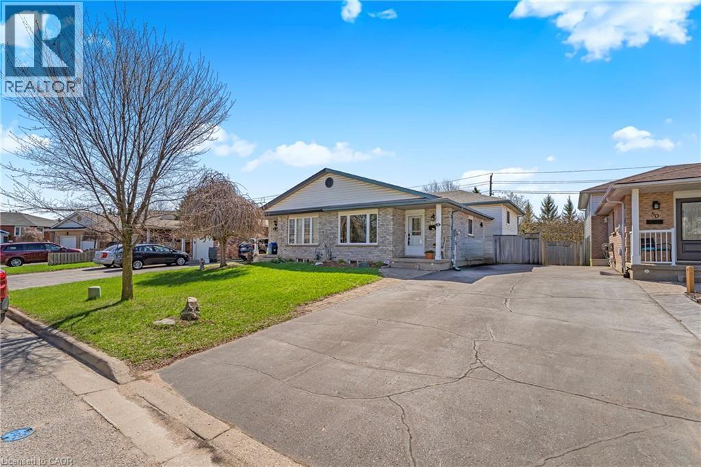 48 TAMVALE Crescent, Kitchener, Ontario, N2E3K7 — Photo 2