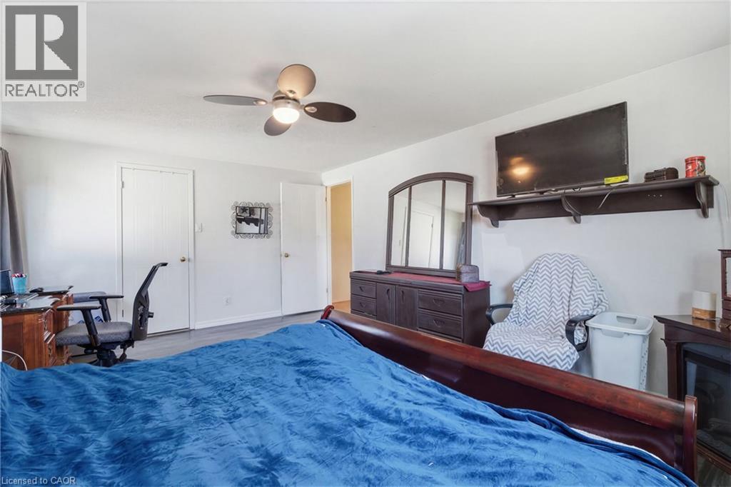 48 TAMVALE Crescent, Kitchener, Ontario, N2E3K7 — Photo 20
