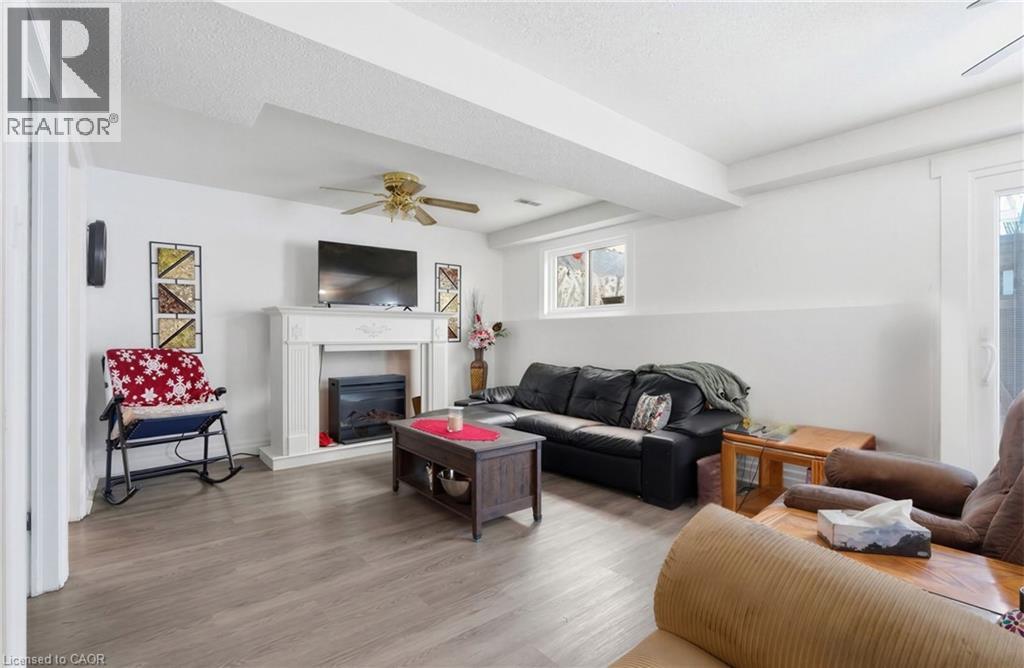 48 TAMVALE Crescent, Kitchener, Ontario, N2E3K7 — Photo 24