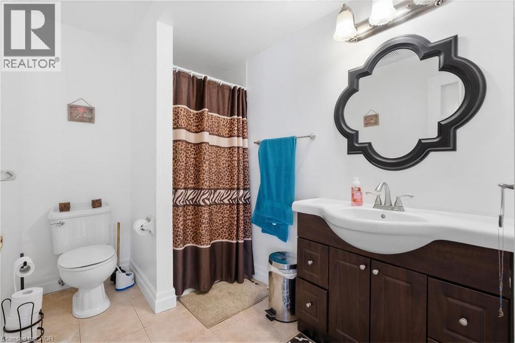 48 TAMVALE Crescent, Kitchener, Ontario, N2E3K7 — Photo 25