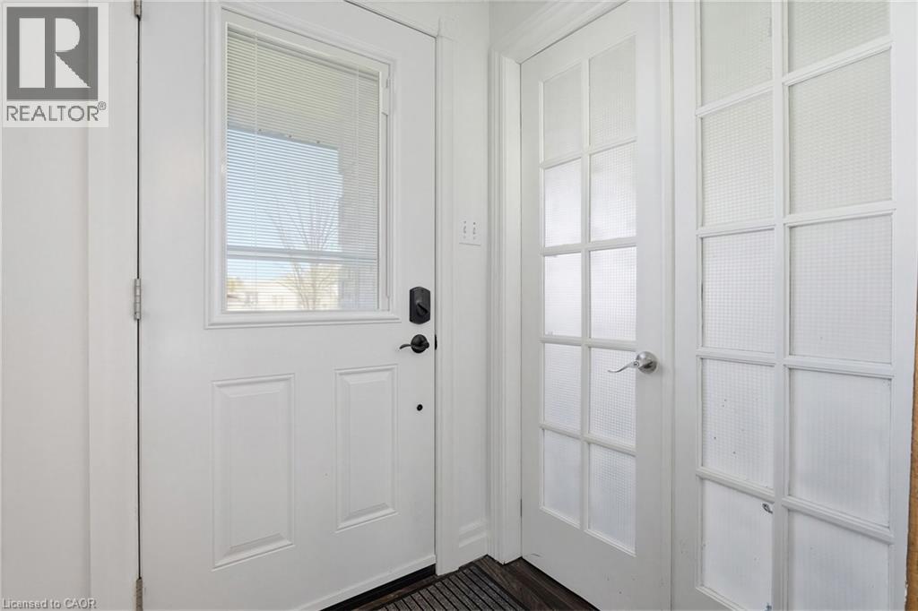 48 TAMVALE Crescent, Kitchener, Ontario, N2E3K7 — Photo 5