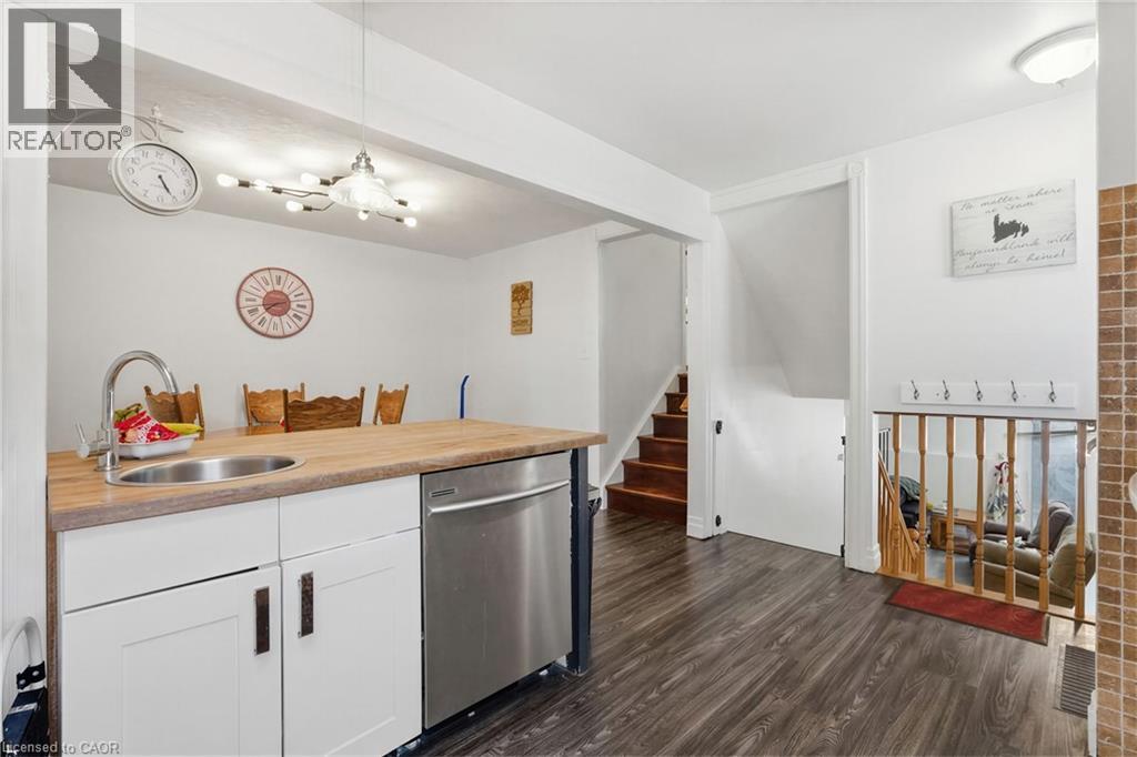 48 TAMVALE Crescent, Kitchener, Ontario, N2E3K7 — Photo 7