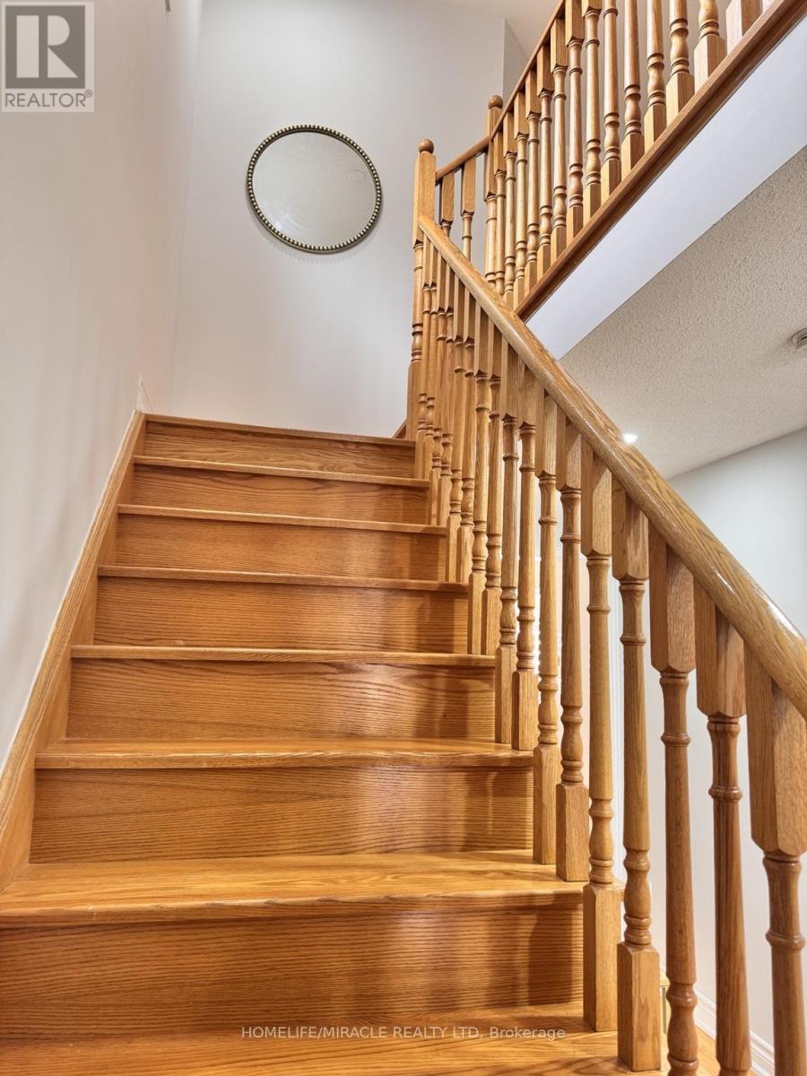 65 BELLCHASE TRAIL, Brampton (Bram East), Ontario, L6P3L9 — Photo 4