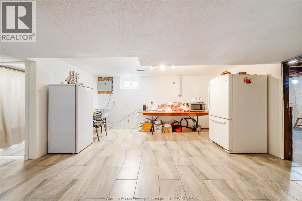 12 BENNIE AVENUE, Leamington, Ontario — Photo 27