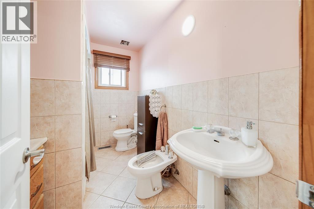 12 BENNIE AVENUE, Leamington, Ontario — Photo 32