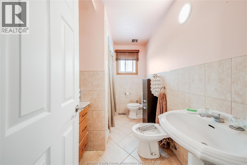 12 BENNIE AVENUE, Leamington, Ontario — Photo 33