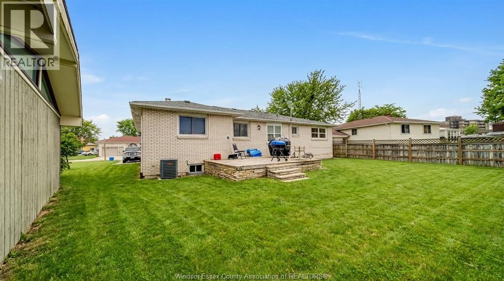 12 BENNIE AVENUE, Leamington, Ontario — Photo 36