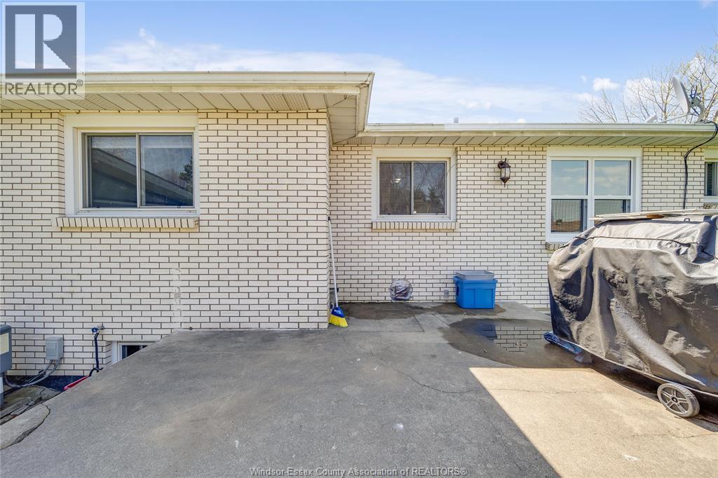 12 BENNIE AVENUE, Leamington, Ontario — Photo 42