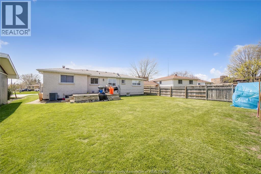 12 BENNIE AVENUE, Leamington, Ontario — Photo 47