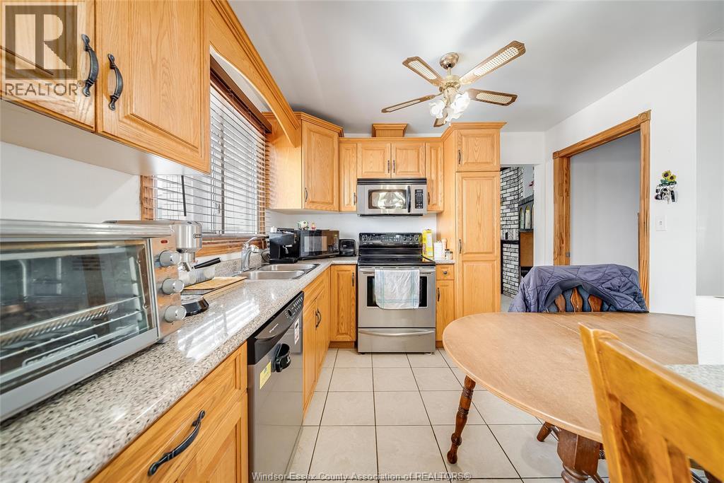 12 BENNIE AVENUE, Leamington, Ontario — Photo 7