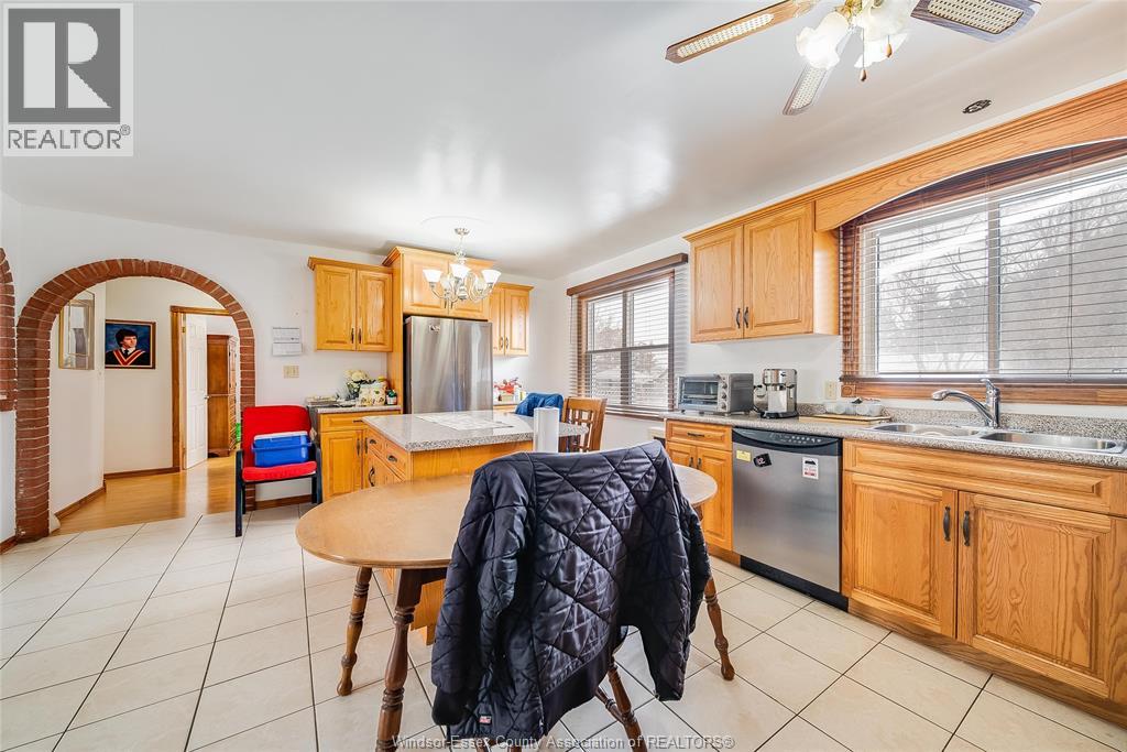 12 BENNIE AVENUE, Leamington, Ontario — Photo 9