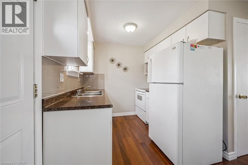 165 GREEN VALLEY Drive Unit# 14, Kitchener, Ontario, N2P1K3 — Photo 9