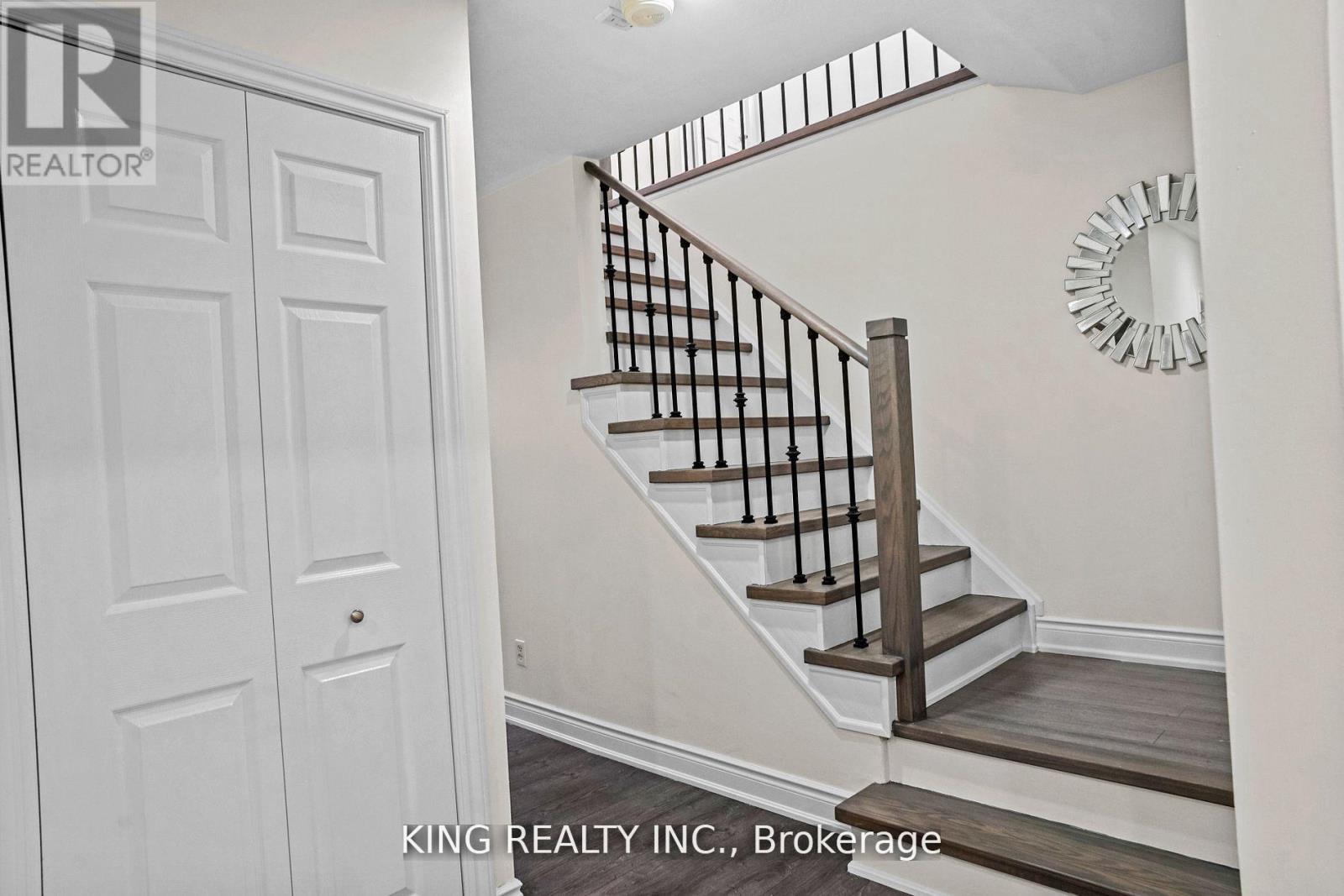 16 WIMBLEDON COURT, Brampton (Brampton North), Ontario, L6V2S4 — Photo 8