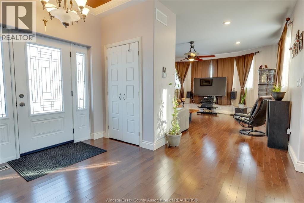 365 NEAL BOULEVARD, Windsor, Ontario, N9G1T5 — Photo 2