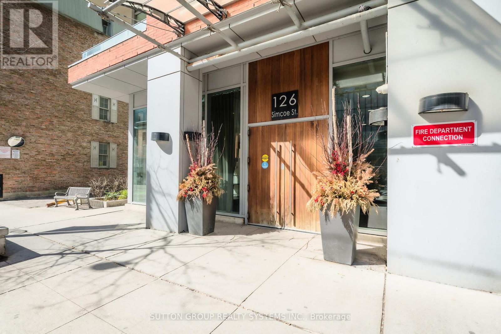 1307 - 126 SIMCOE STREET, Toronto (Waterfront Communities), Ontario, M5H4E6 — Photo 2