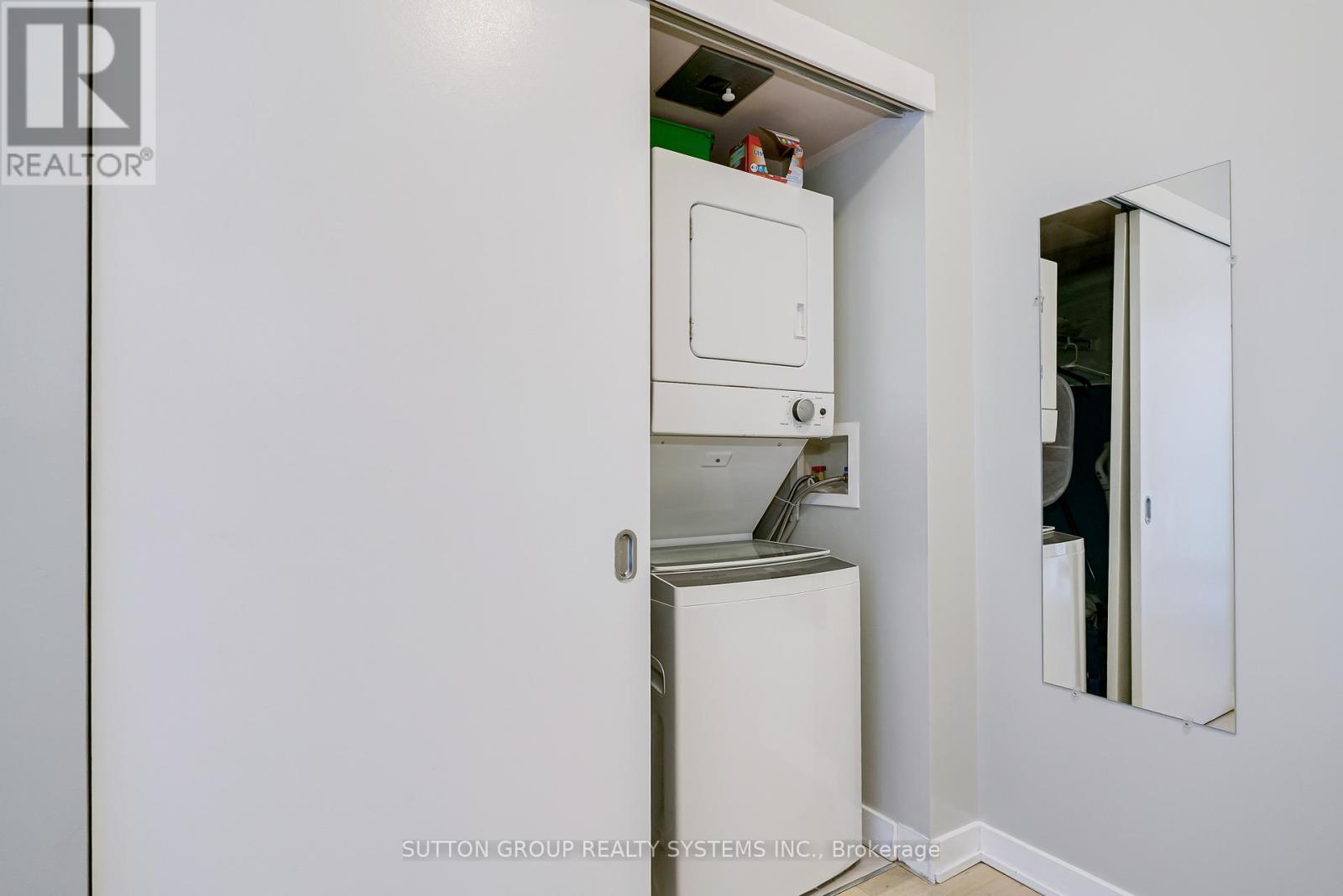 1307 - 126 SIMCOE STREET, Toronto (Waterfront Communities), Ontario, M5H4E6 — Photo 5