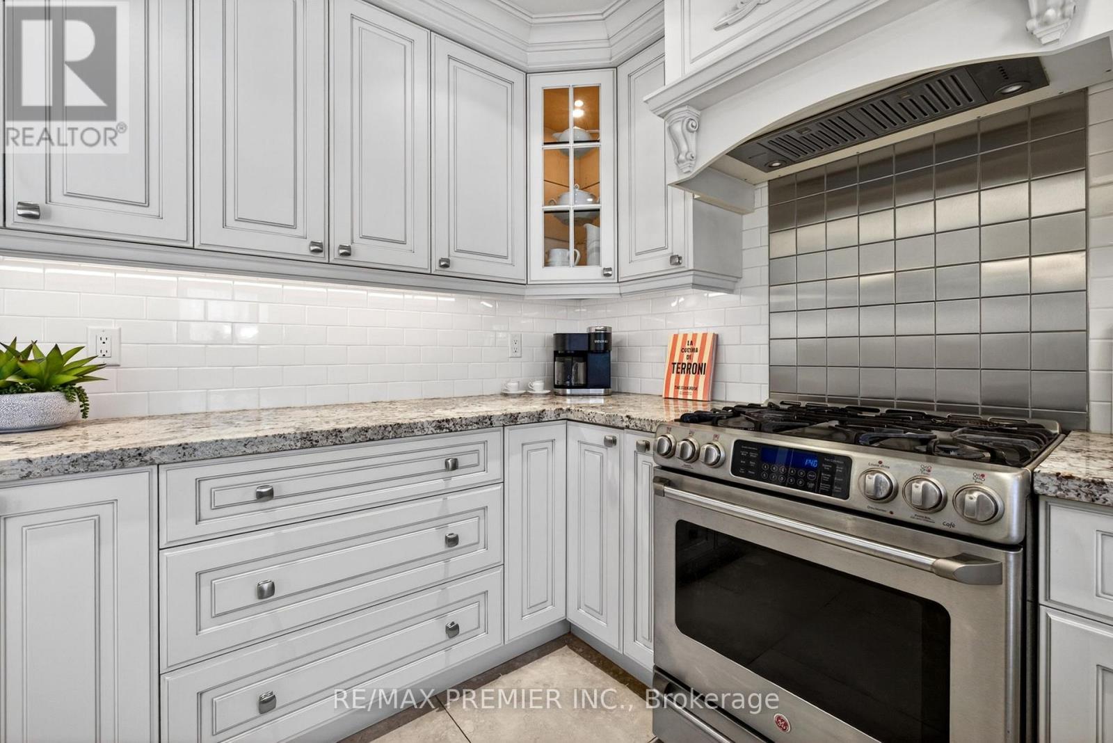 38 HELMSDALE AVENUE, Vaughan (Maple), Ontario, L6A2G5 — Photo 20