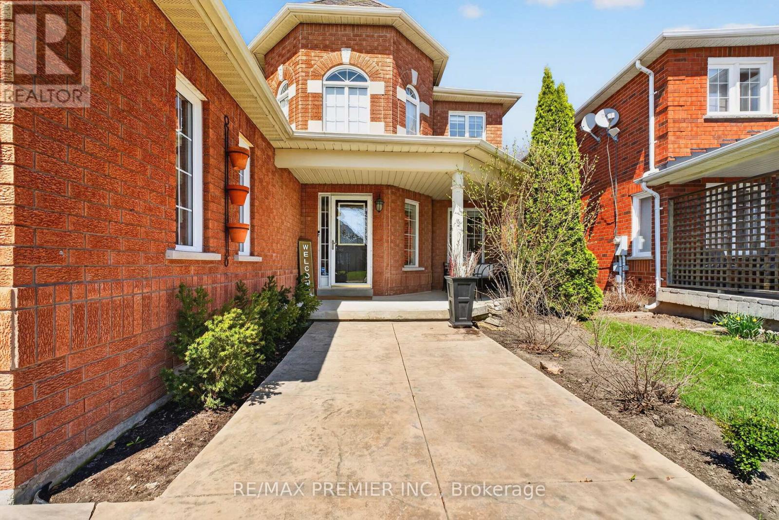 38 HELMSDALE AVENUE, Vaughan (Maple), Ontario, L6A2G5 — Photo 3