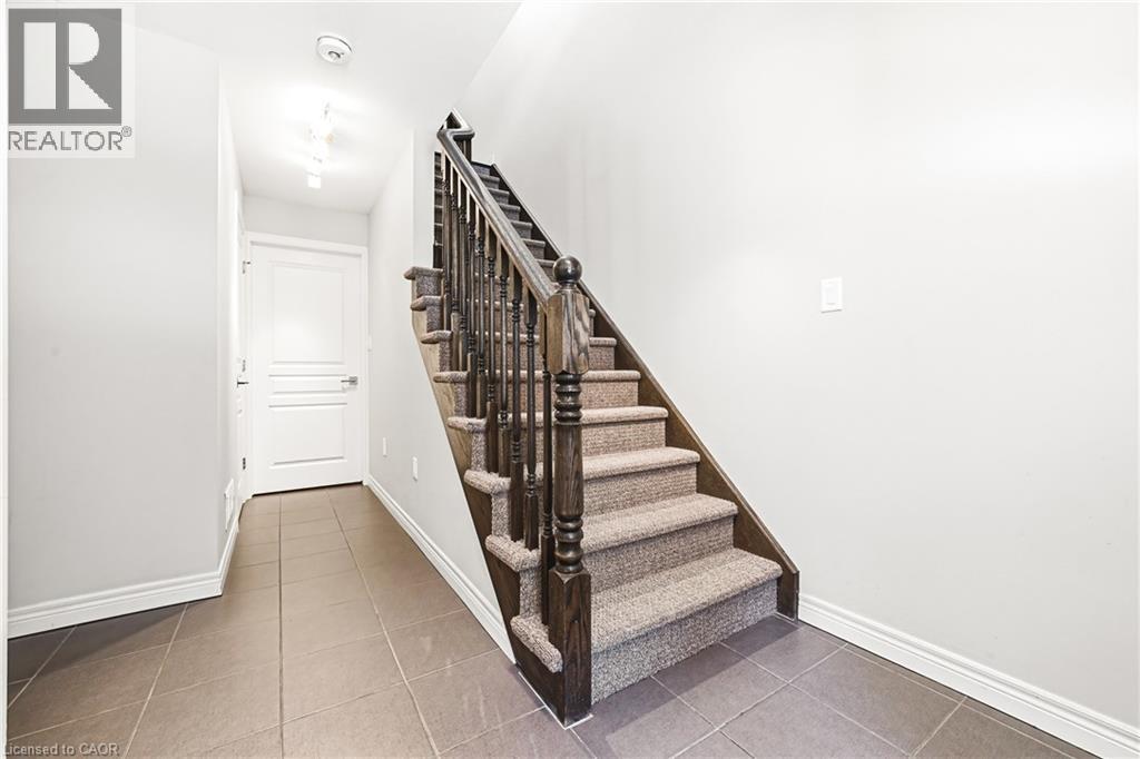 4 BIRD Lane, Ancaster, Ontario, L9G0G7 — Photo 5