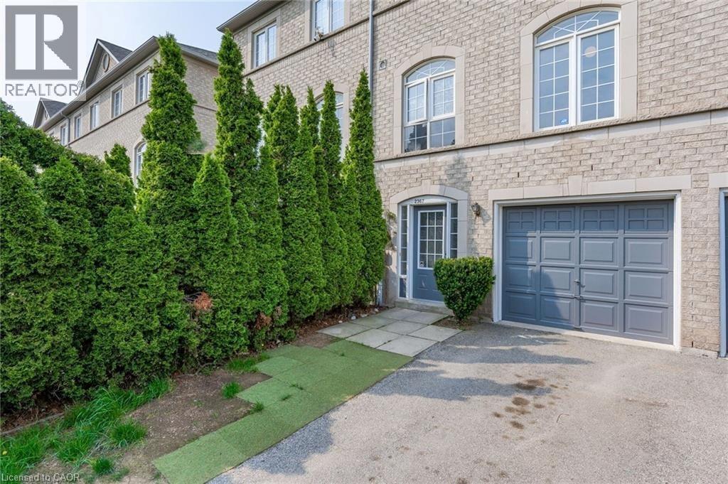 2367 SUTTON Drive, Burlington, Ontario, L7L6Y6 — Photo 2