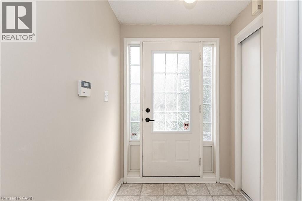 2367 SUTTON Drive, Burlington, Ontario, L7L6Y6 — Photo 4