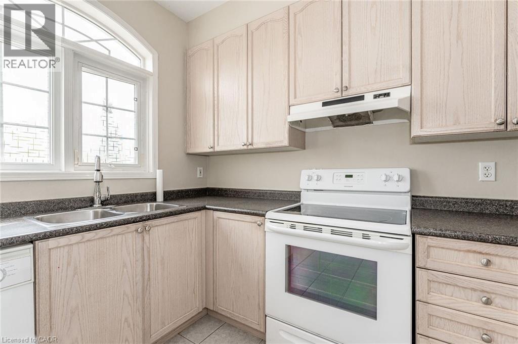 2367 SUTTON Drive, Burlington, Ontario, L7L6Y6 — Photo 6