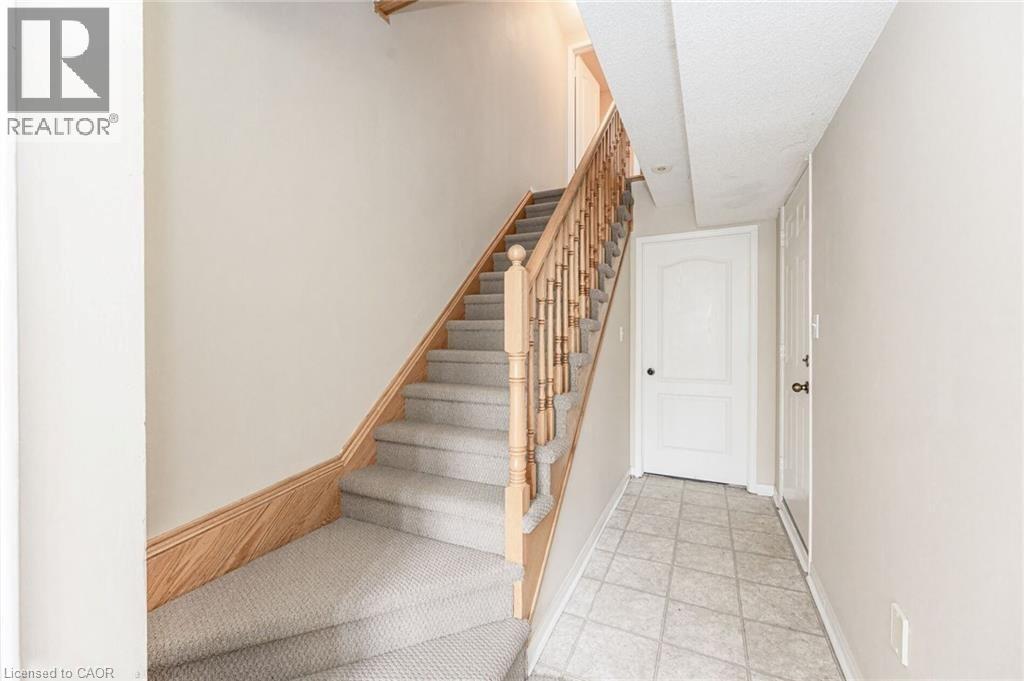 2367 SUTTON Drive, Burlington, Ontario, L7L6Y6 — Photo 8