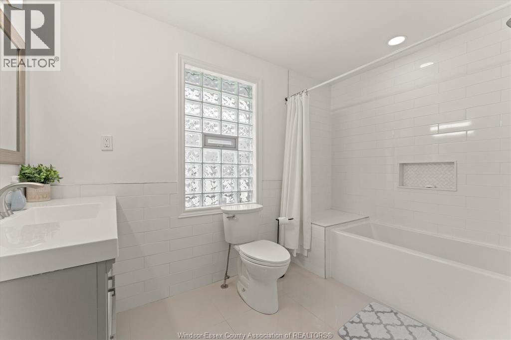 3480 Ouellette, Windsor, Ontario, N9E3L9 — Photo 22