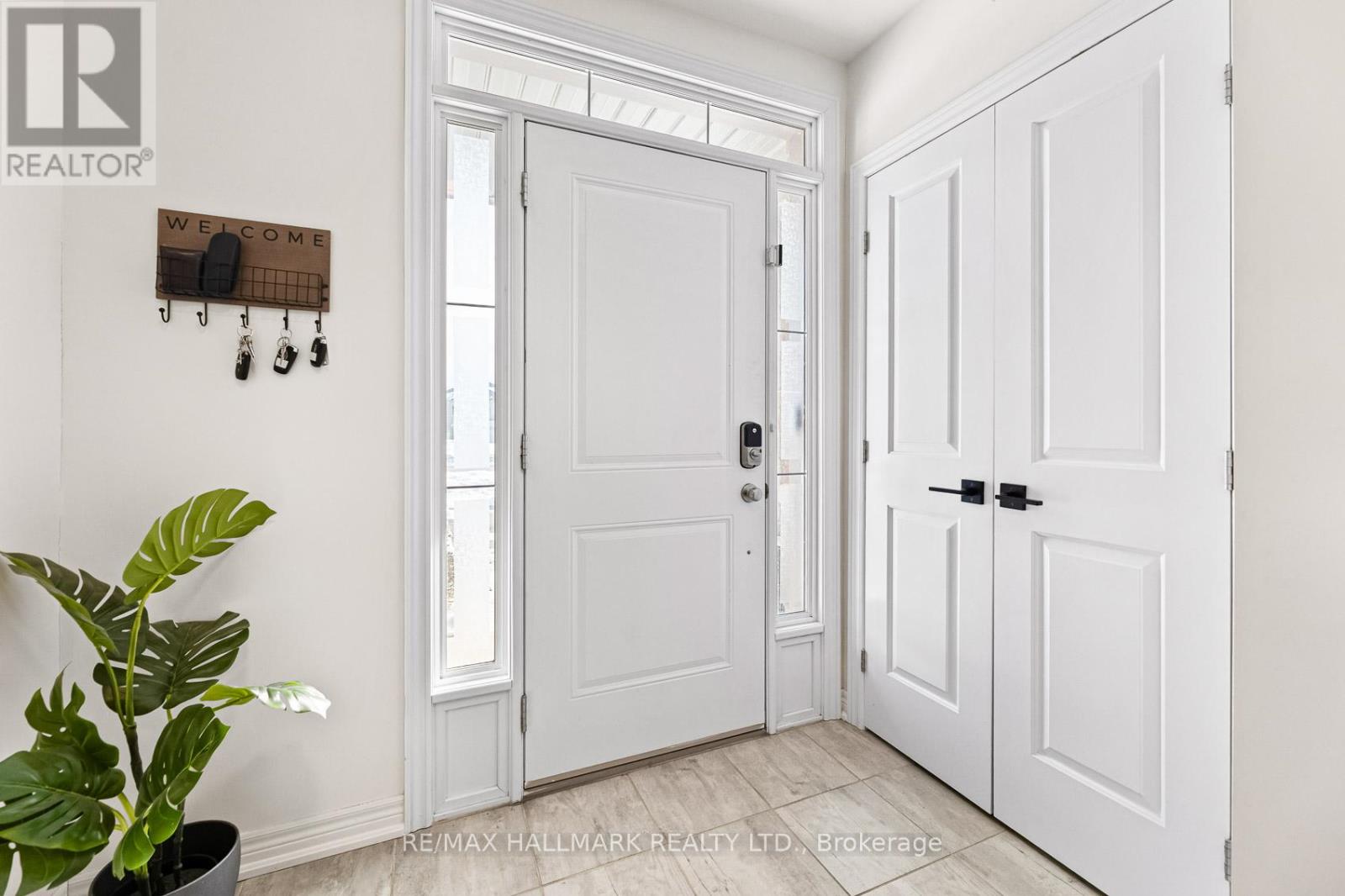 283 SKINNER ROAD, Hamilton (Waterdown), Ontario, L8B1W5 — Photo 2