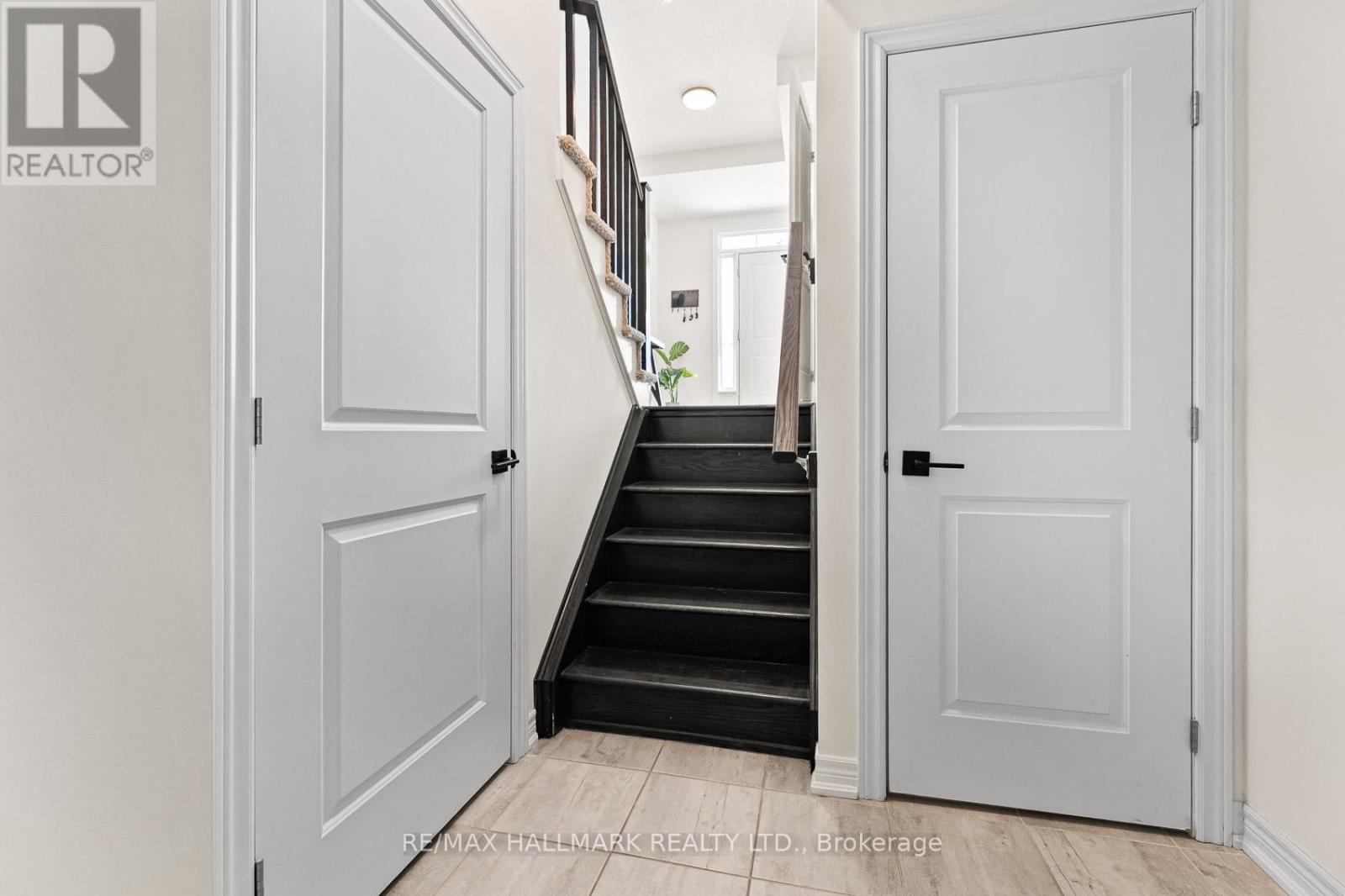 283 SKINNER ROAD, Hamilton (Waterdown), Ontario, L8B1W5 — Photo 5