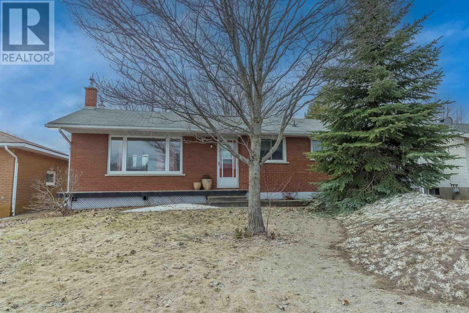 523 McNabb ST, Sault Ste. Marie, Ontario, P6B1Z5 — Photo 2