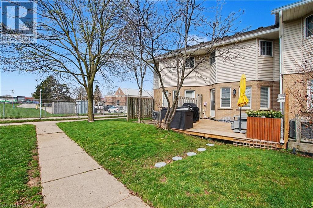 10 HOLBORN Court Unit# 49, Kitchener, Ontario, N2A3Y9 — Photo 32
