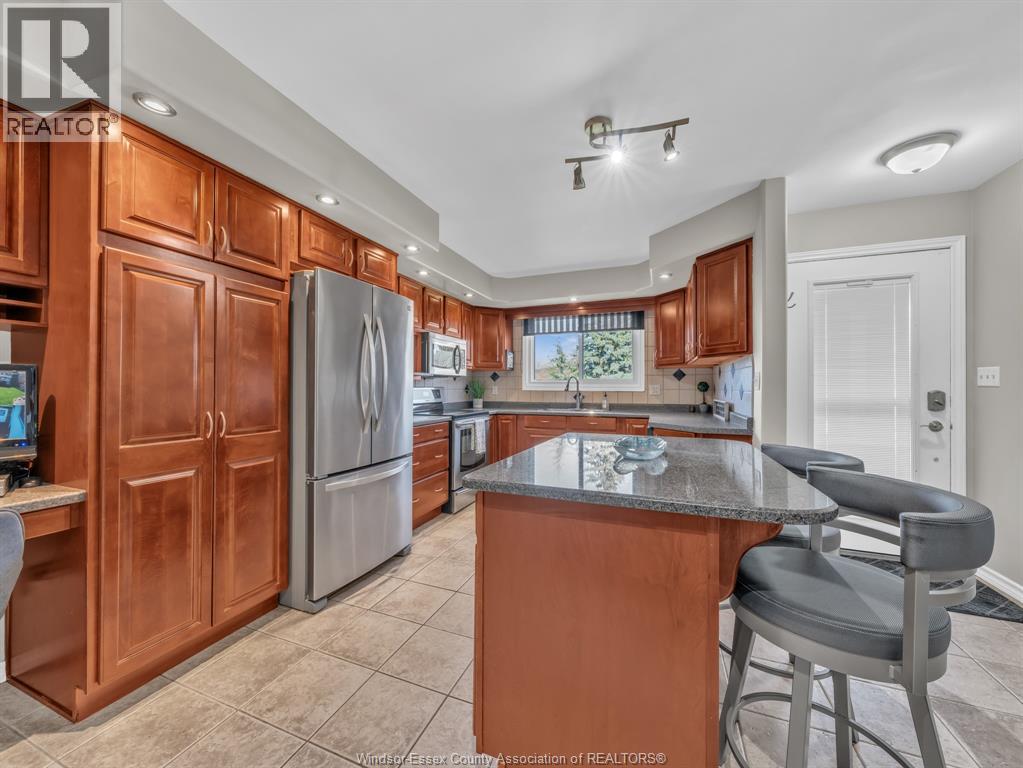 357 GAUTHIER, Tecumseh, Ontario, N8N2W3 — Photo 2