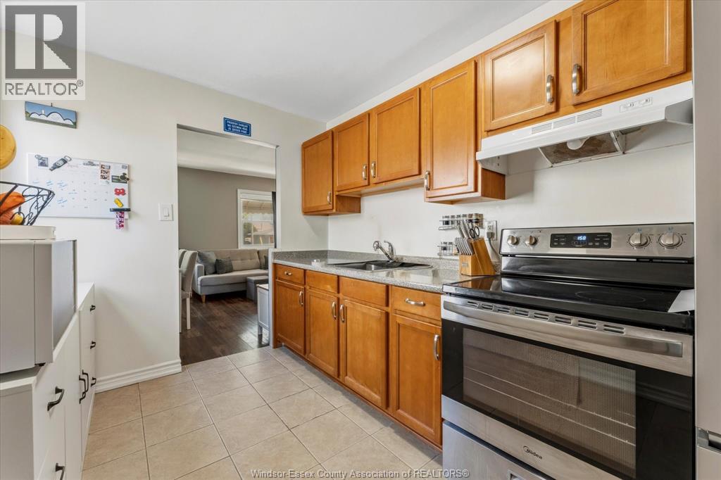 2383 ELSMERE, Windsor, Ontario, N8W2C9 — Photo 12